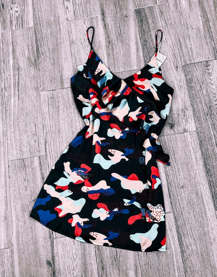 VESTIDO CON APLIQUES