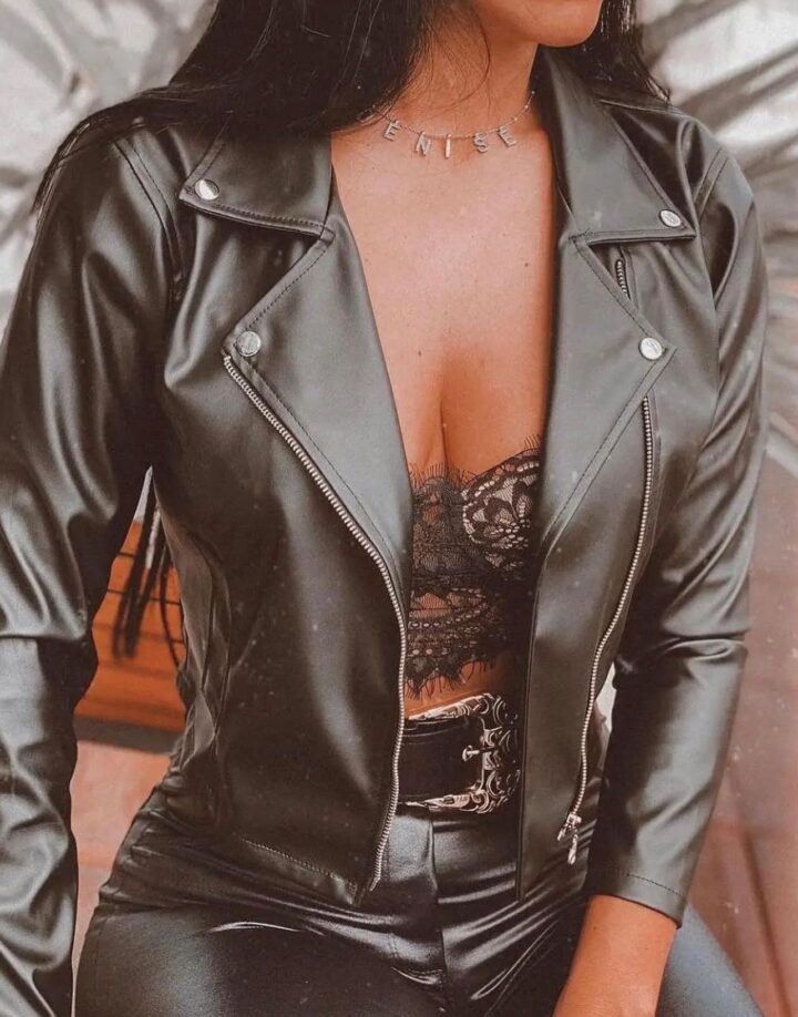 CAMPERA ENGOMADA - NEGRA