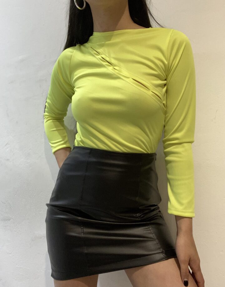 TOP AGUJEROS AMARILLO NEON