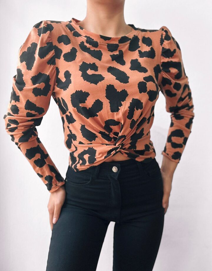 REMERA MANGA LARGA NUDO - CAMEL CON NEGRO