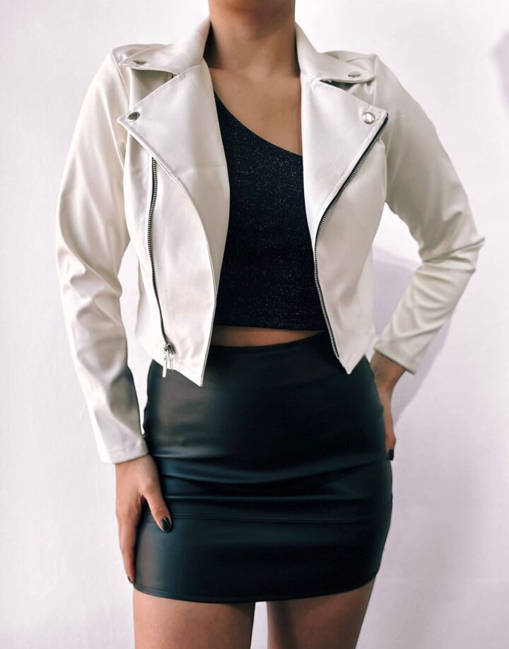 CAMPERA ENGOMADA BLANCA