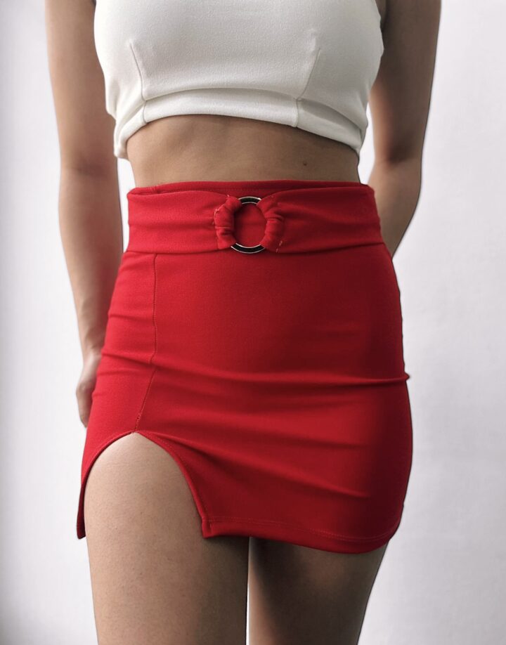 MINI POLLERA TAJO Y ARO - ROJA