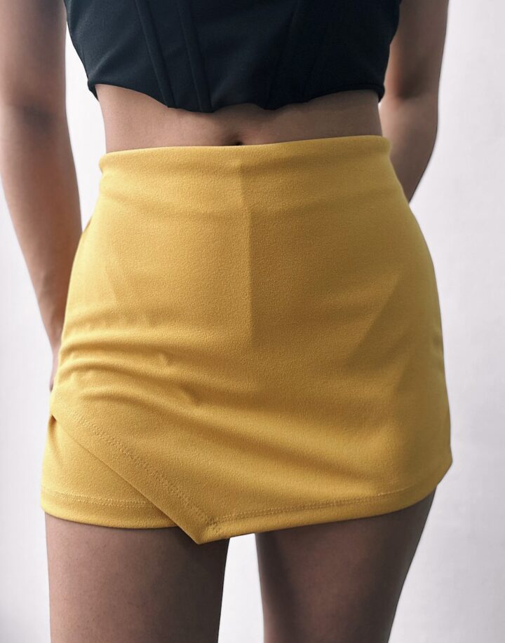SHORT POLLERA PICO MAÍZ