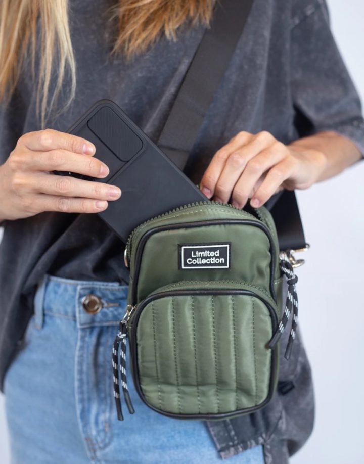 PORTA CELULAR CAPITONEADO CON BOLSILLO - VERDE