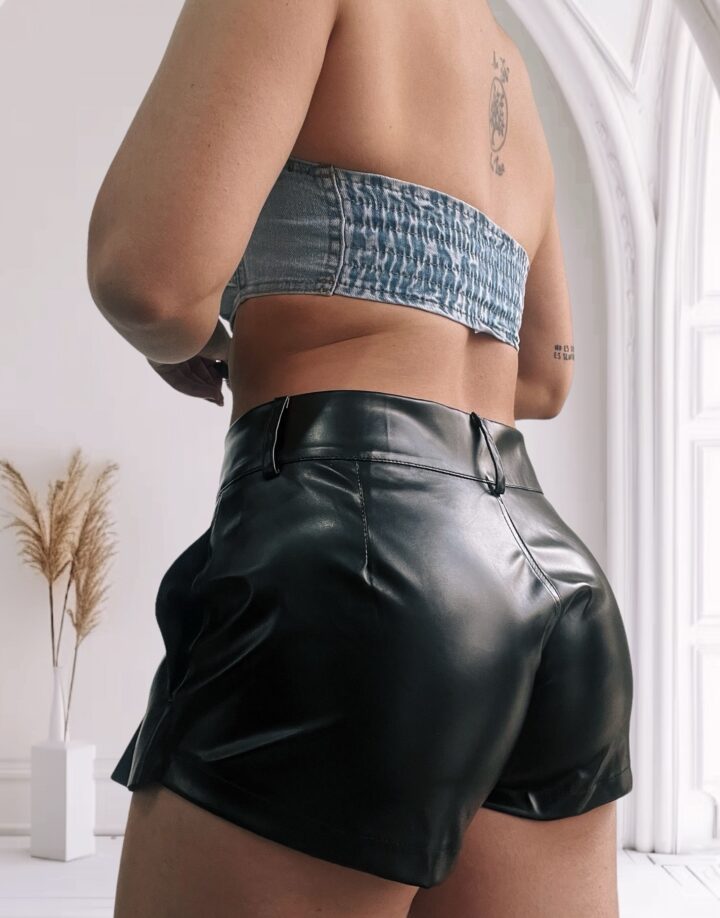 SHORT POLLERA ECOCUERO