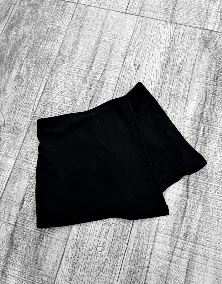 SHORT POLLERA CREPE NEGRO