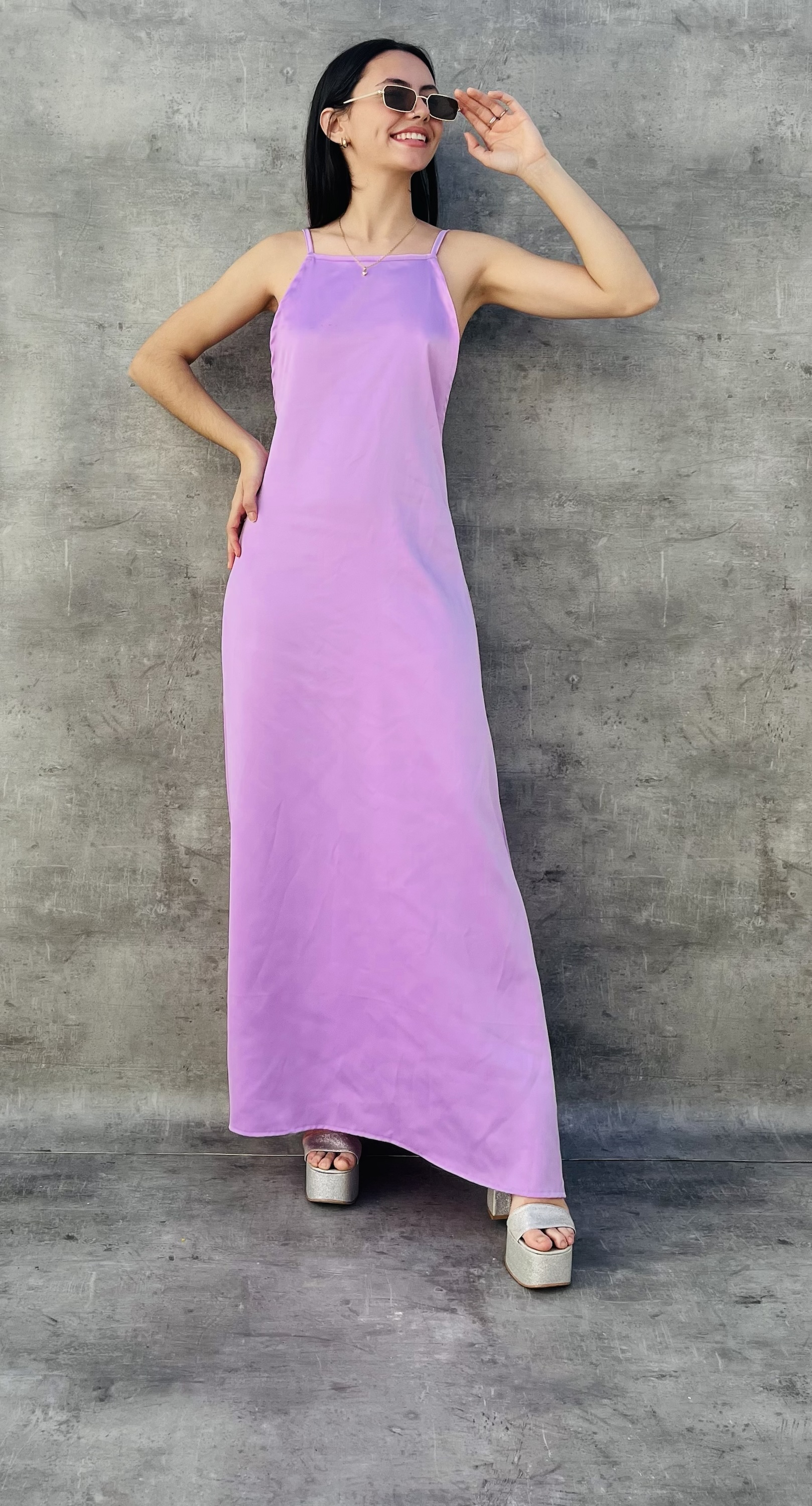 VESTIDO LARGO HALTER SATÉN • LILA