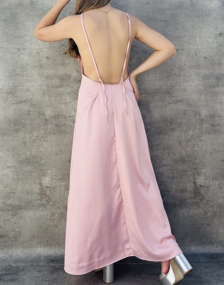 VESTIDO LARGO HALTER SATÉN • ROSADO