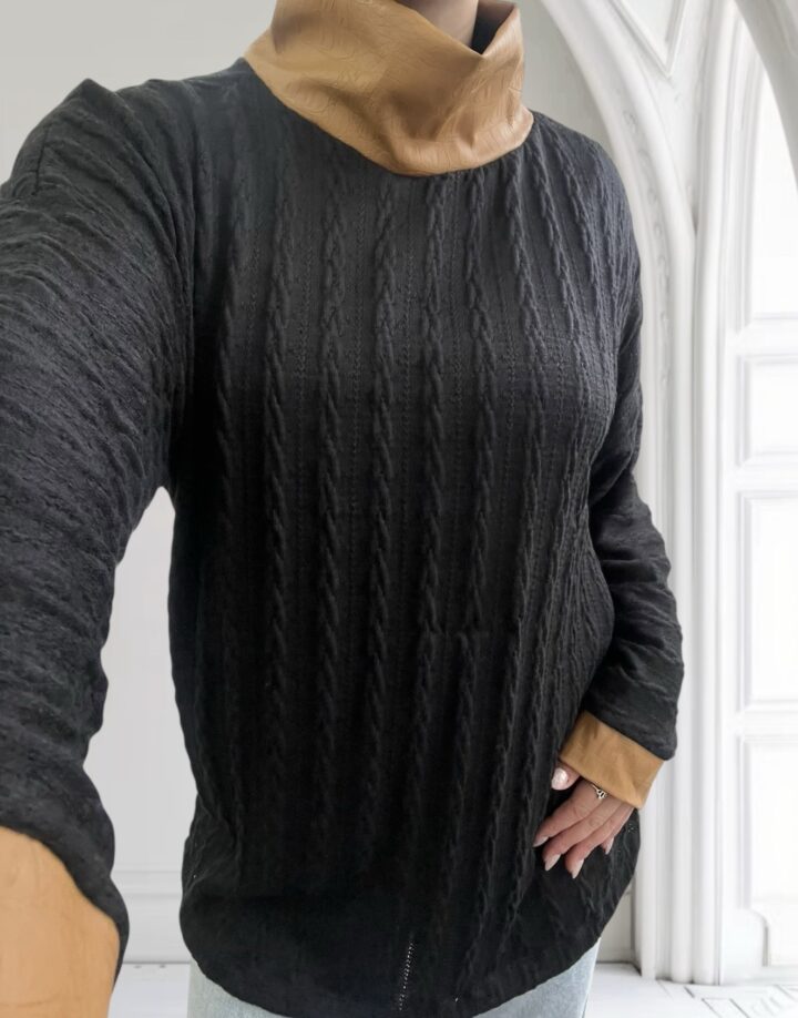 POLERA TRENZADA CON CUERO - NEGRO