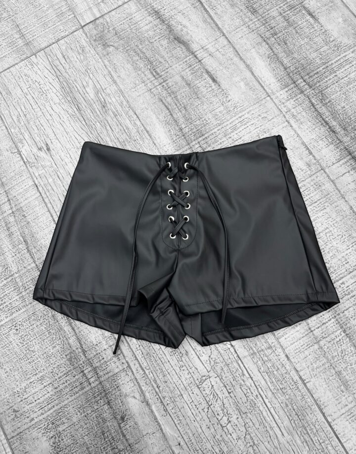 SHORT CORDONES • ENGOMADO TIRO BAJO