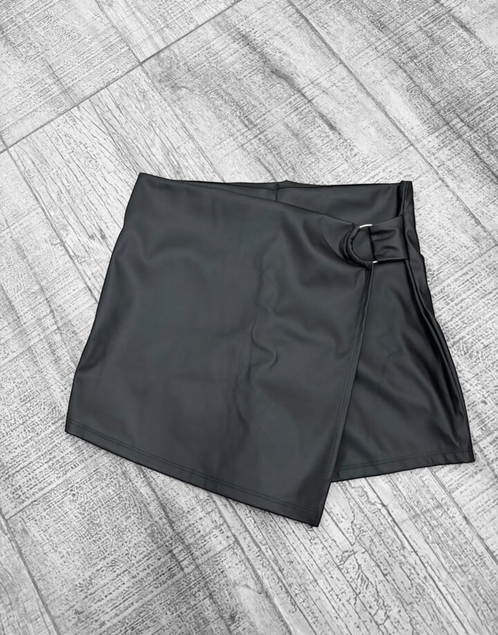 SHORT POLLERA ENGOMADO CON ARO
