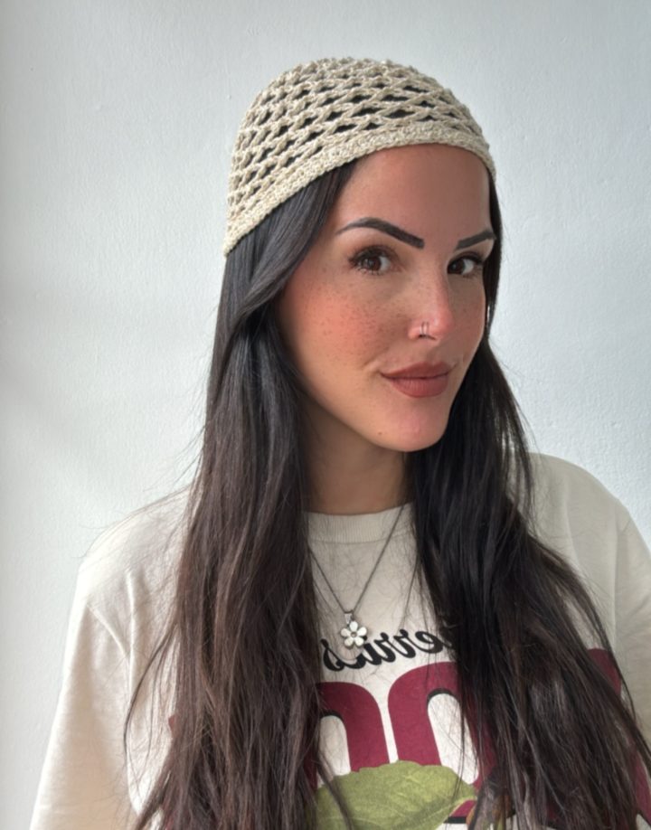 MESH HAT CON BRILLO DORADO