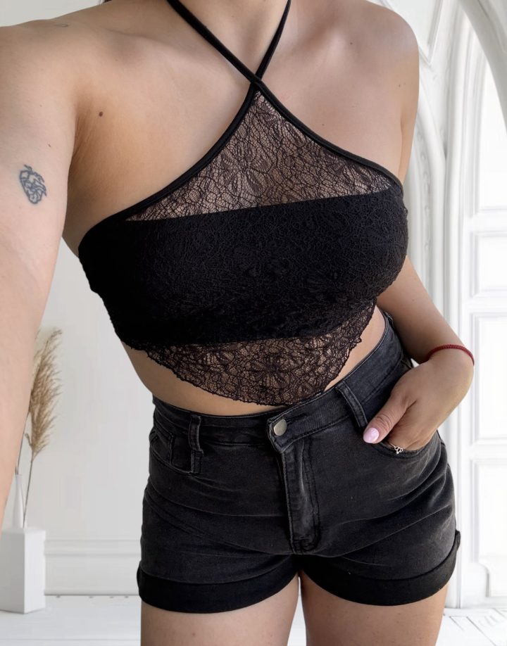 TOP ENCAJE NEGRO