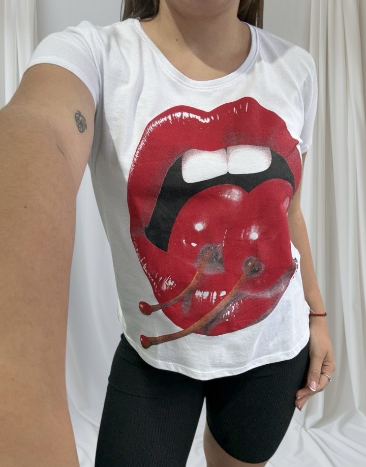 REMERA CHERRY LIPS BLANCA