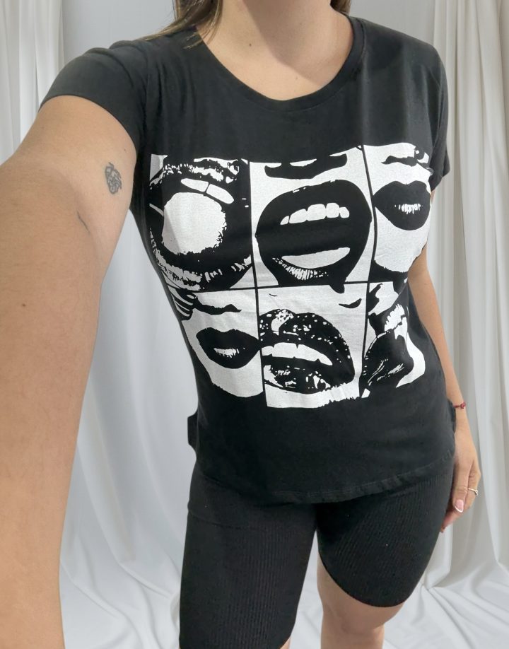 REMERA LIPS NEGRA