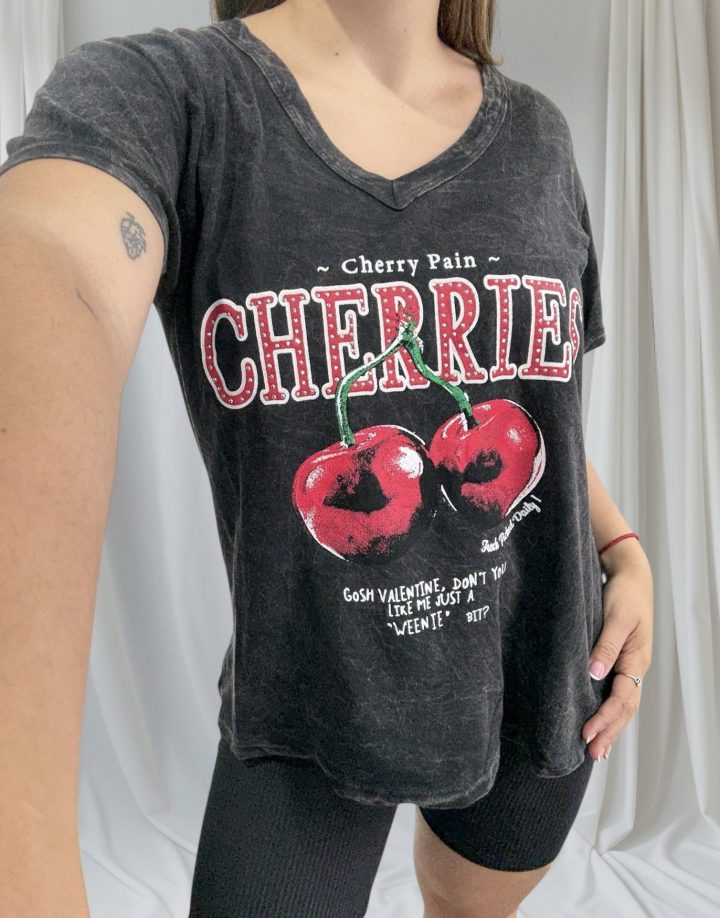 REMERA CHERRIES CON BRILLOS