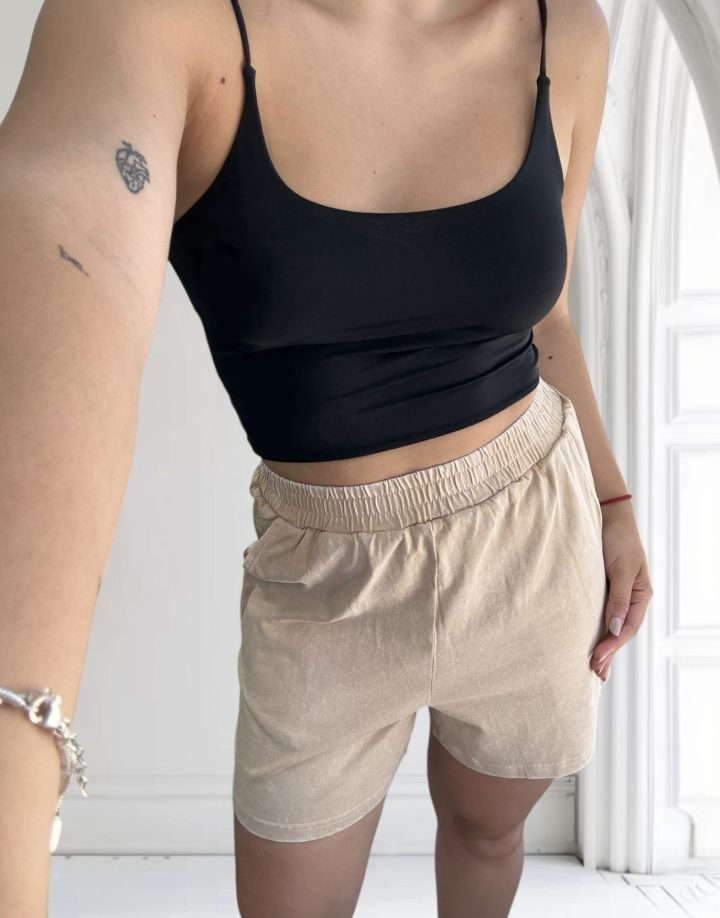SHORT ACID WASH BEIGE