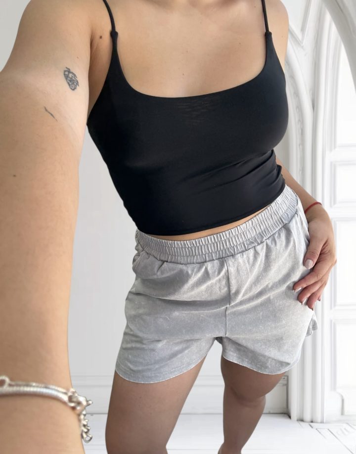 SHORT ACID WASH GRIS