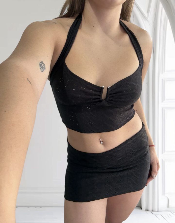 POLLERA TIRO BAJO BRODERIE – NEGRO
