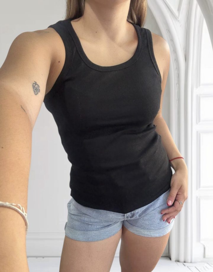 MUSCULOSA LARGA NEGRO