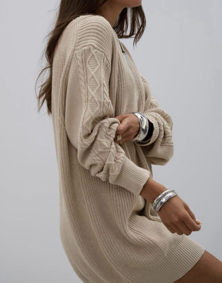 VESTIDO TEJIDO ABRIGADO BEIGE